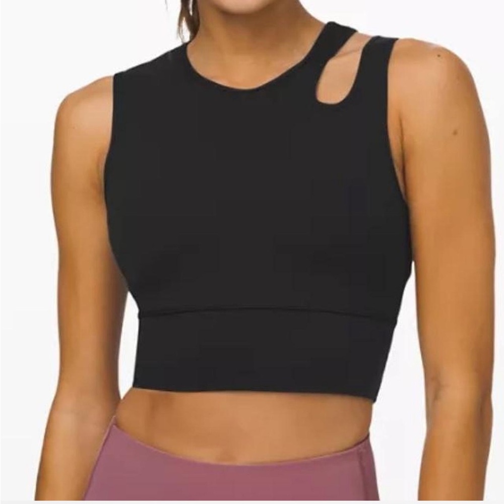 NWT Lululemon Mastered Motion Cropped padded Tank in black/ size 4